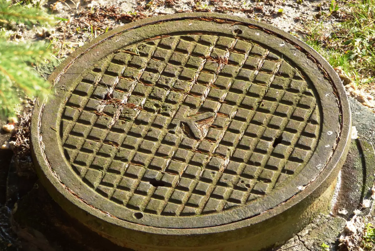 В Талдыкоргане спасатели МЧС вытащили мужчину из 14-метрового колодца