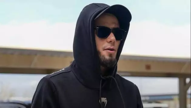 Звёздный боец стал чемпионом после скандального увольнения из UFC (видео нокаута)