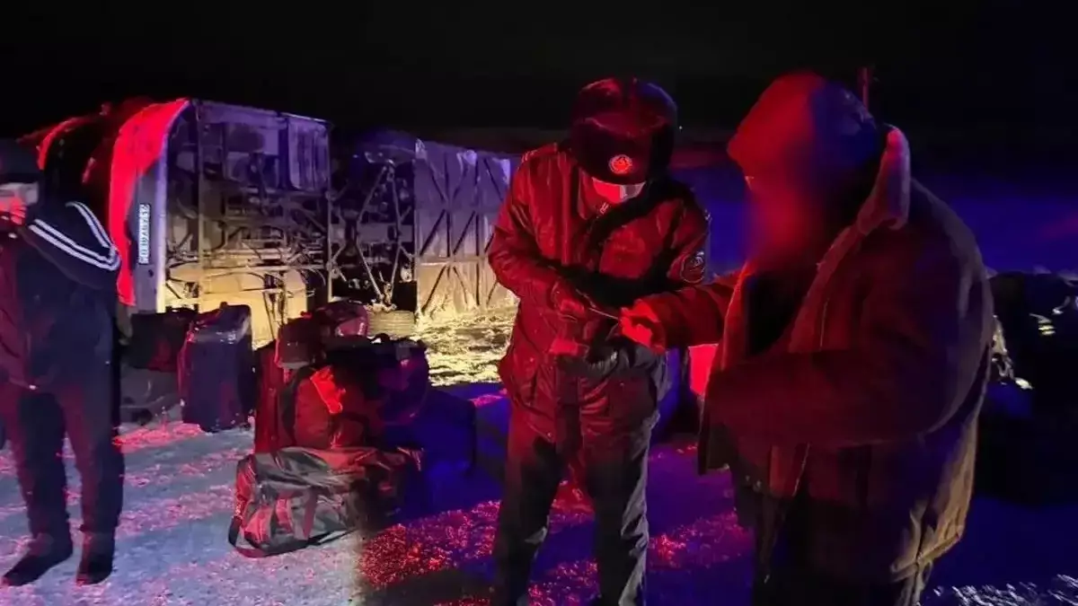 Жантүршігерлік жол апаты:  Павлодарда жолаушылар автобусы аударылып, бір адам қаза тапты