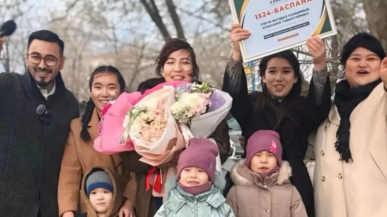 "Туысы жындыханаға жатқызған" әйел баспаналы болды. Ақтөбелік  бес баланың анасына пәтер тарту етілді