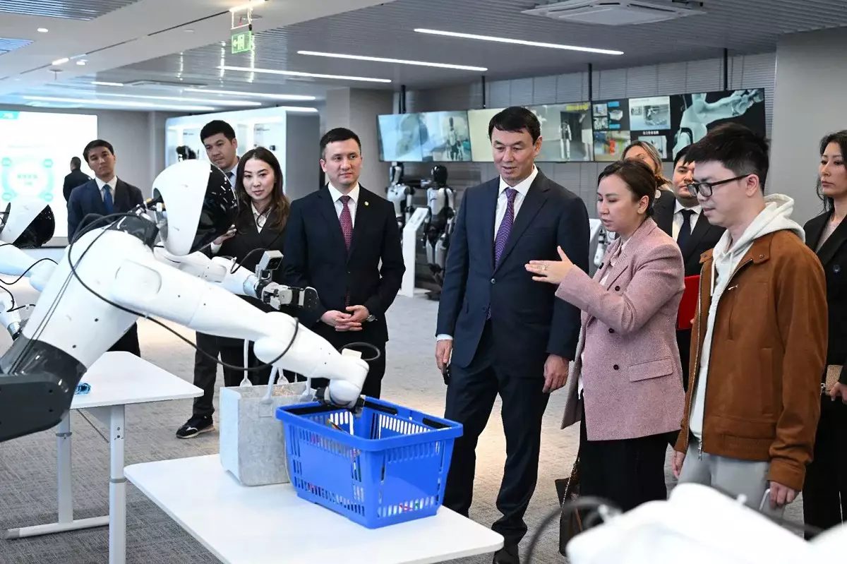 Аким Алматы встретился с сооснователем AgiBot и запустил стратегическое сотрудничество в сфере робототехники и ИИ