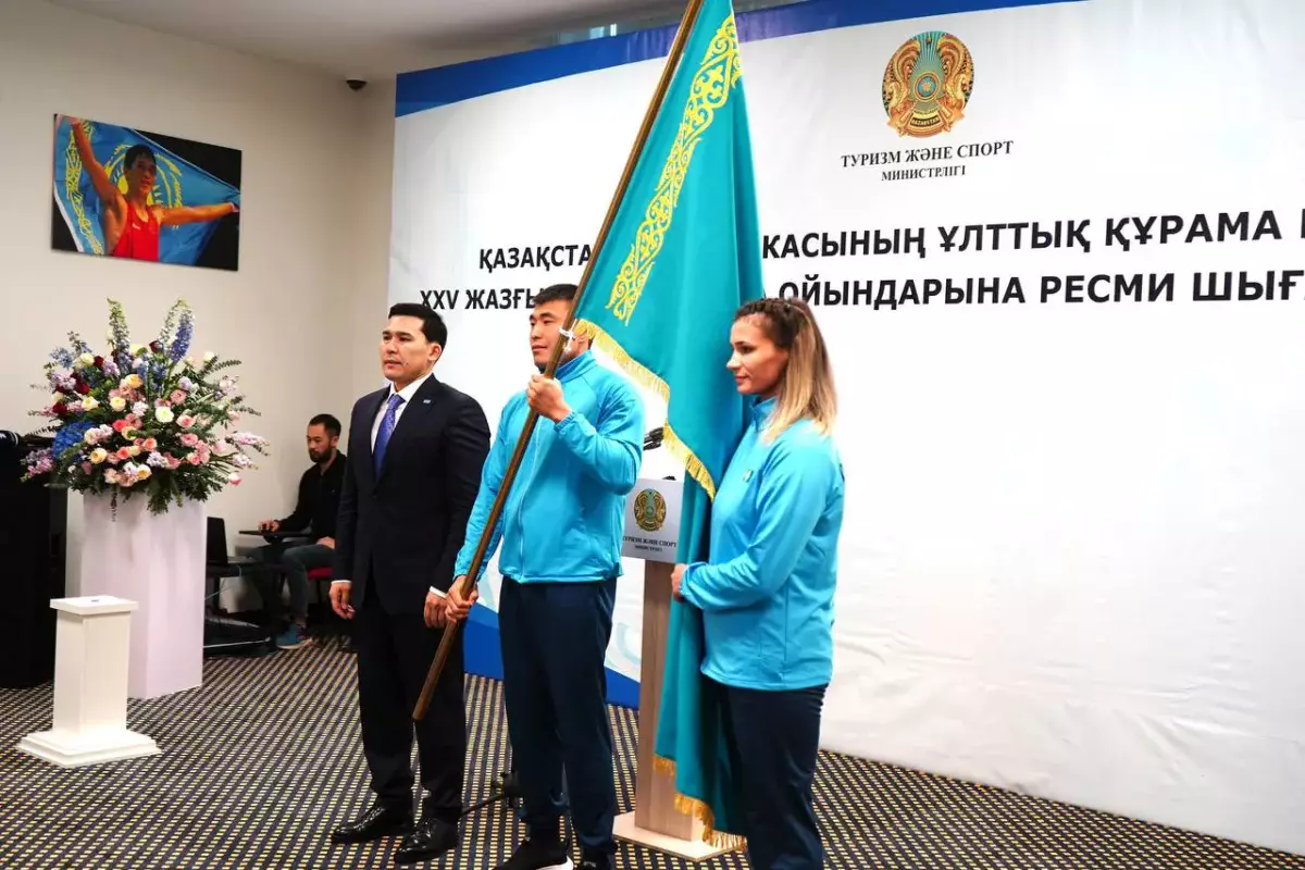 Ербол Мырзабосынов вручил национальной сборной флаг перед Сурдлимпийскими играми