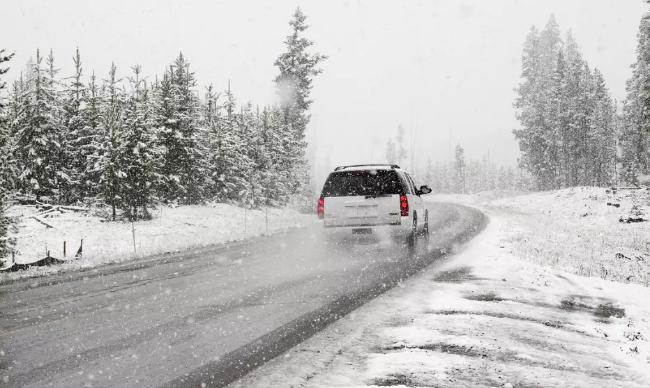 Движение ограничат из-за метели в двух областях Казахстана