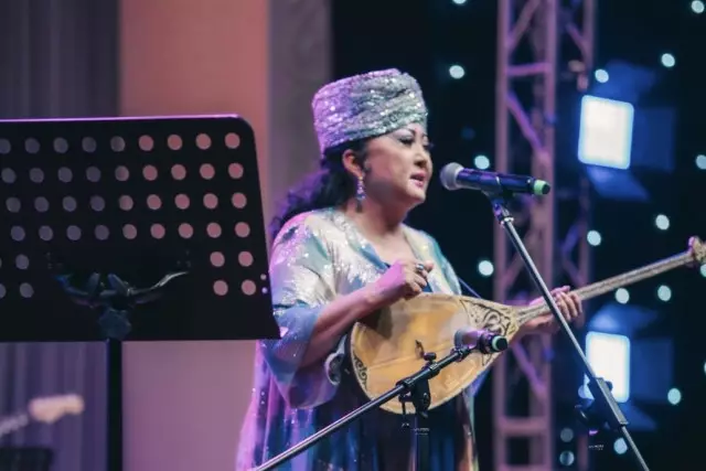 «Құстар қайтып барады»: Алматыда Тұманбай Молдағалиевтің 90 жылдығына арналған есте қаларлық кеш өтті