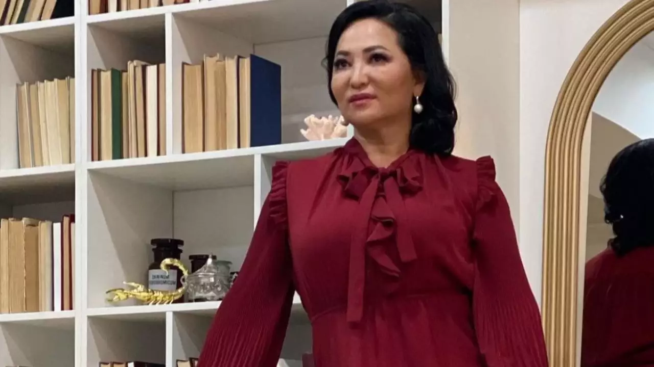 “Есіктен кіріп төр менікі дейді”: Гүлзира Айдарбекова “өз заңын” орнатқысы келетін келіндер жайлы айтты (ВИДЕО)