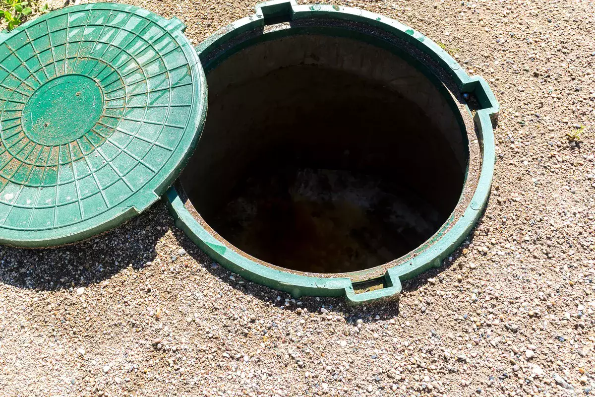 Мужчина упал в шестиметровый колодец в Костанайской области (ВИДЕО)