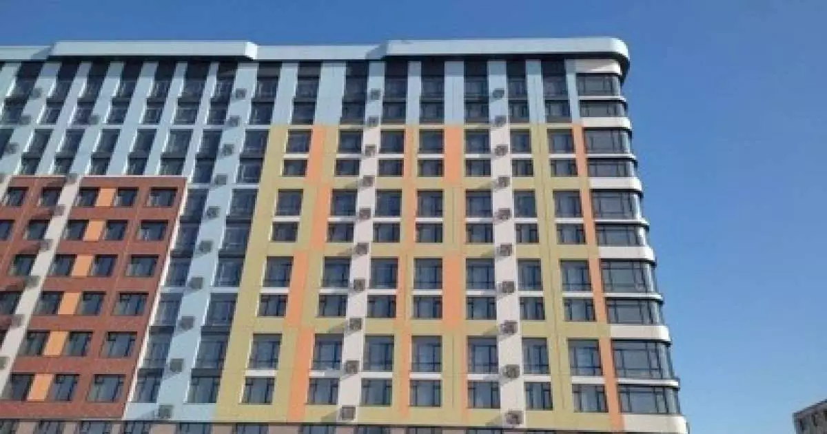  Астанада үй қасбетінің бір бөлігі құлап, адамдар зардап шекті 