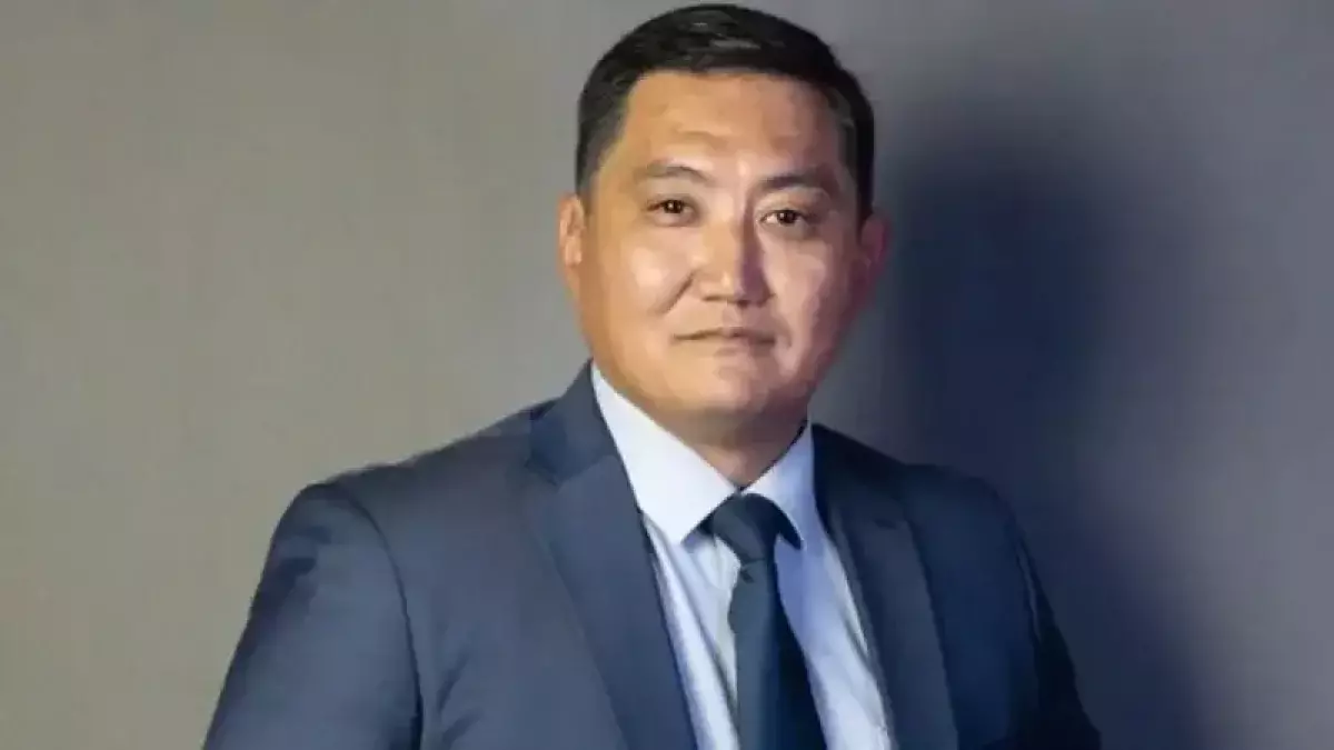 «Шкафы старые, дверца сломанные»: Бакытжан Базарбек рассказал о состоянии служебной квартиры для депутатов