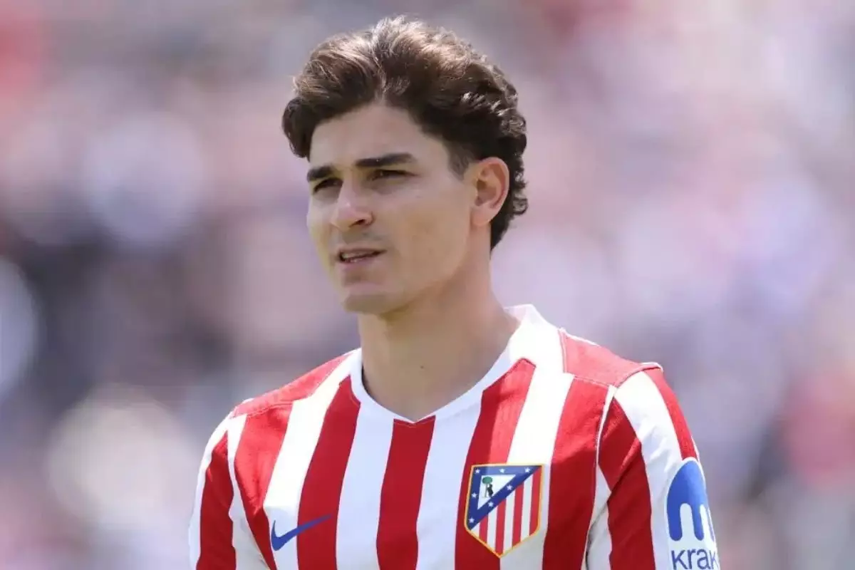 Хулиан Альварес прокомментировал слухи о "Барселоне" и "ПСЖ"