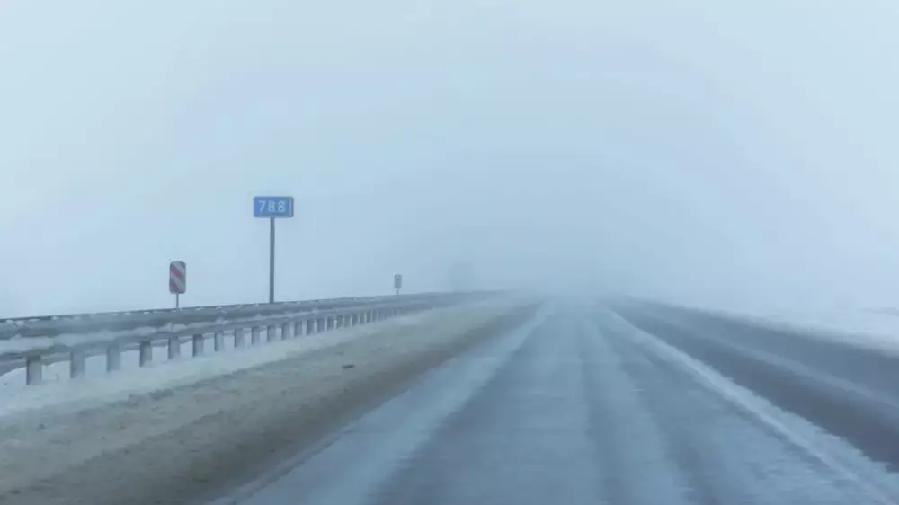 Екі өңірде ауа райына байланысты көлік қозғалысы шектелді