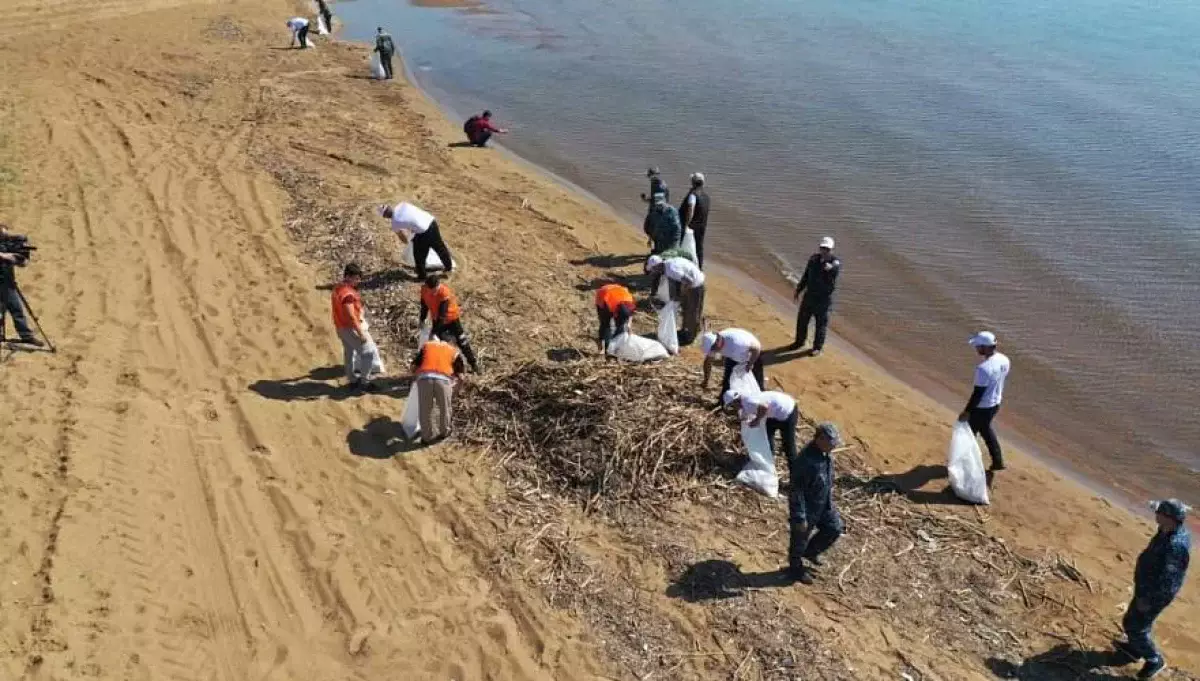 Қазақстанда су айдындарынан 60 мың тонна қоқыс жиналды