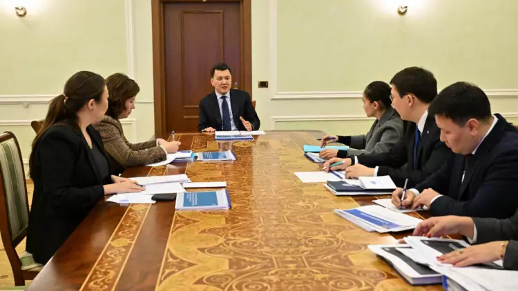 Ерлан Қарин балалардың қауіпсіздігін қамтамасыз етуге қатысты жиын өткізді