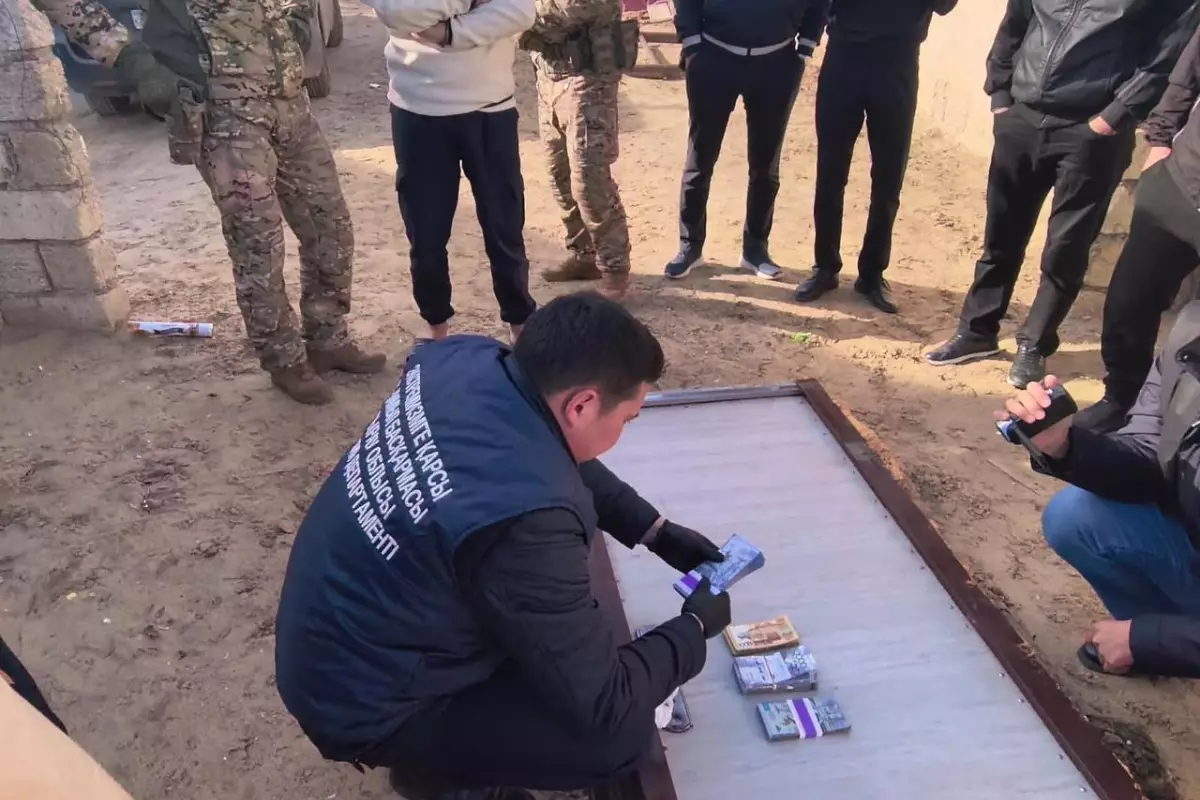 В Курмангазы задержан блогер, вымогавший 30 млн тенге