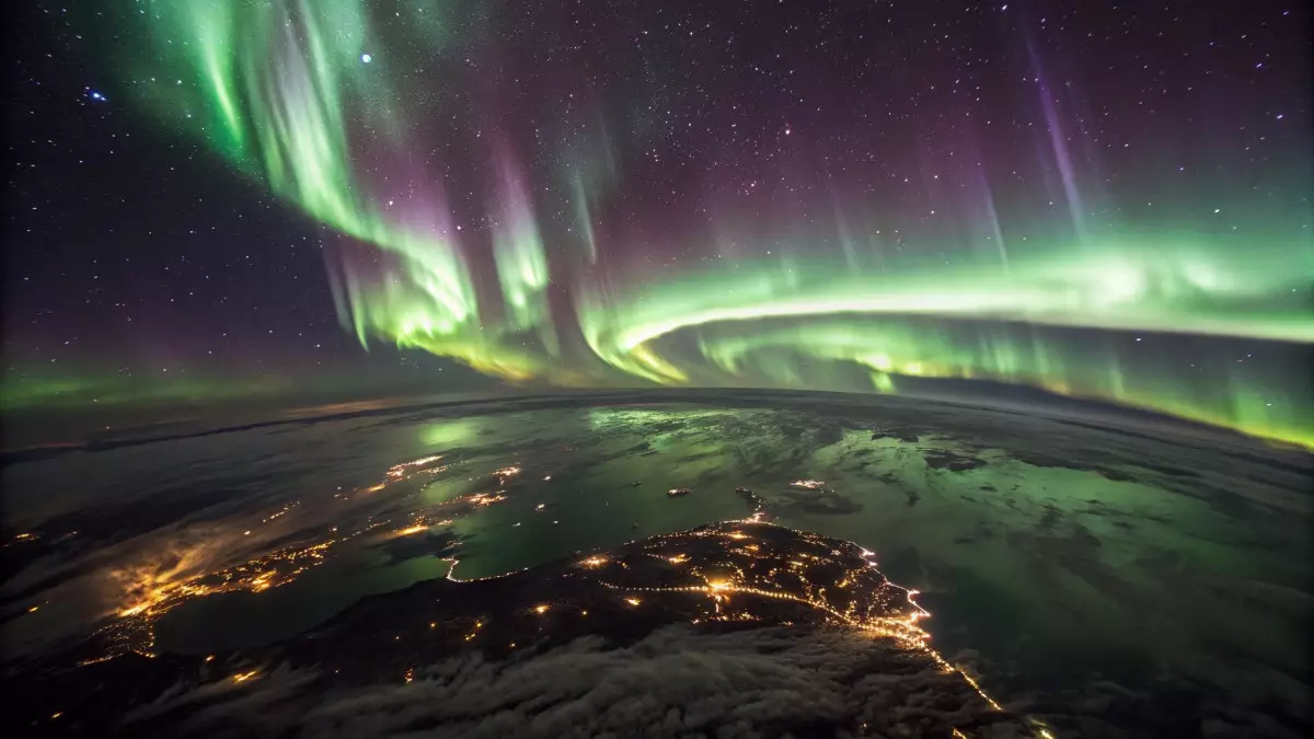 Солнце «смотрит» прямо на Землю: учёные предупреждают о риске магнитных бурь