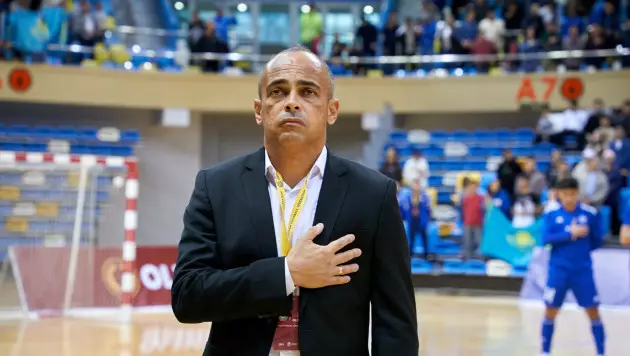 Сборная Казахстана объявила официальное решение по главному тренеру