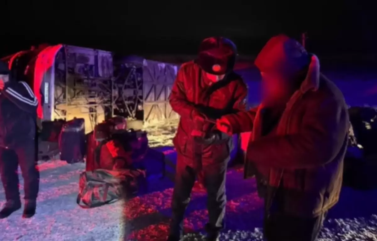 Трагедия под Павлодаром: автобус опрокинулся в кювет