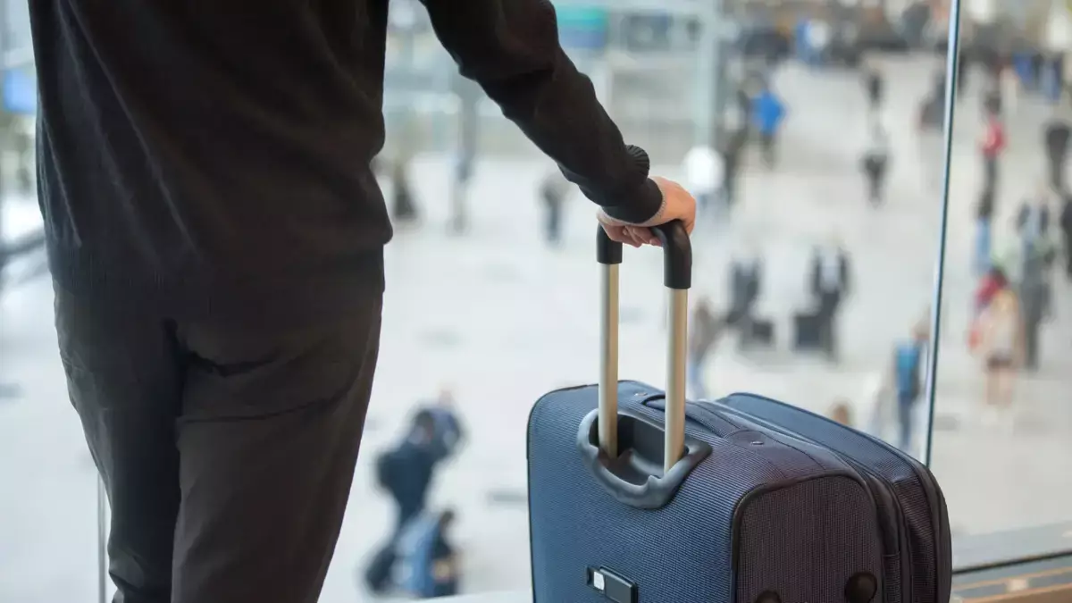 Пенсии и неравенство: причины массового отъезда казахстанцев из страны - новости на Lada.kz 08.11.2025