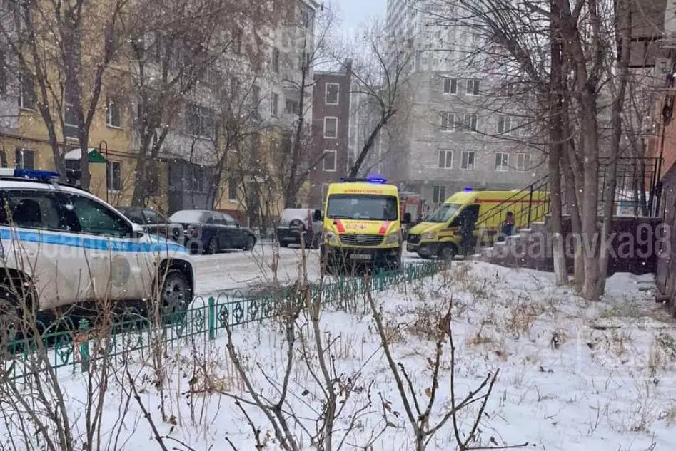 В Астане обрушилась облицовка фасада многоэтажного дома