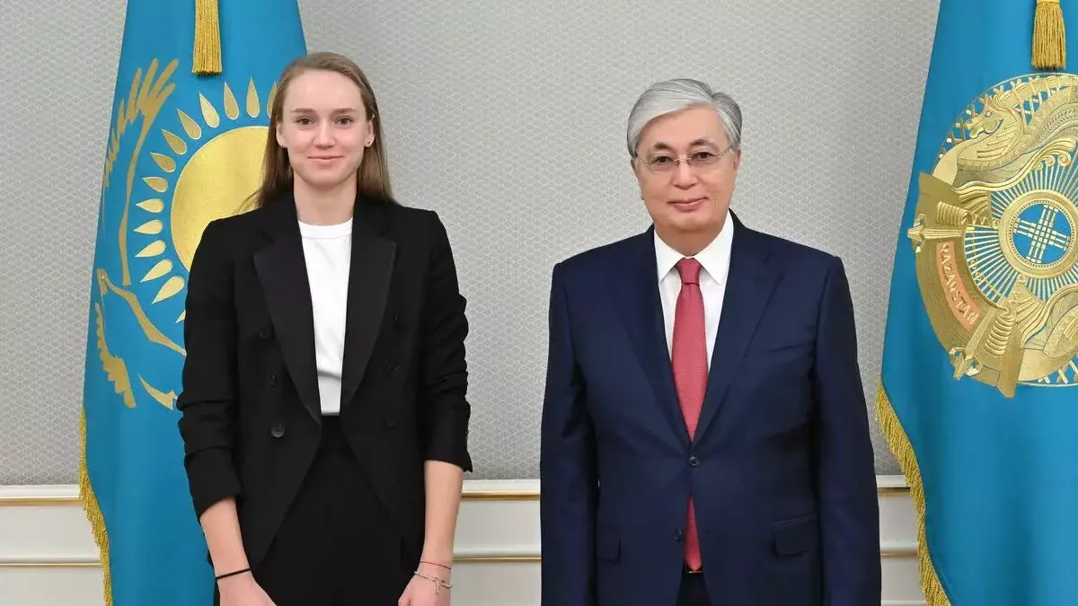 Мемлекет басшысы Елена Рыбакинаны тарихи жеңісімен құттықтады