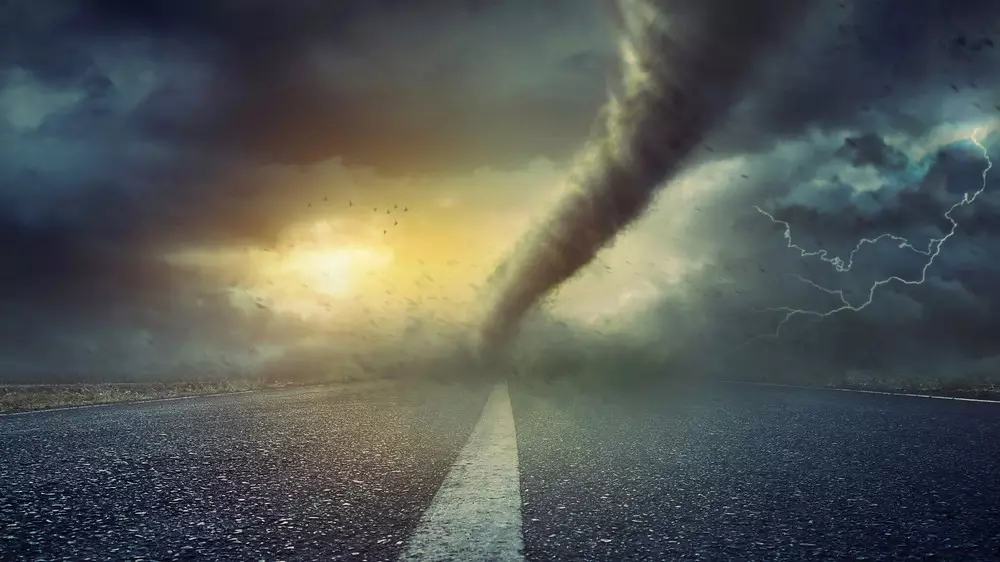 Торнадо сравнял с землёй город в Бразилии: есть погибшие и пострадавшие