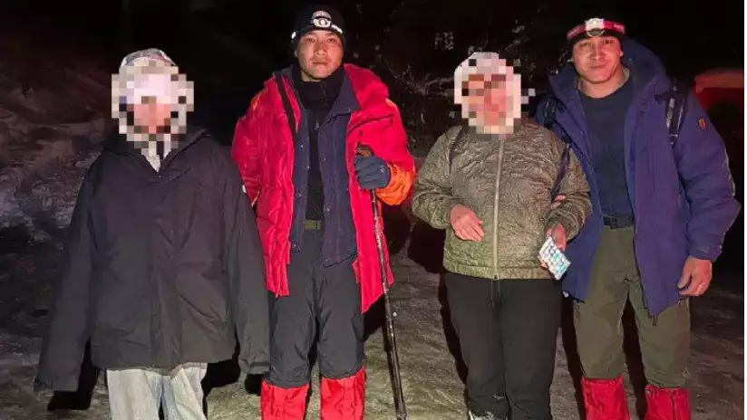 Алматы тауларында құтқарушылар әйел мен баланың төмен түсуіне көмектесті