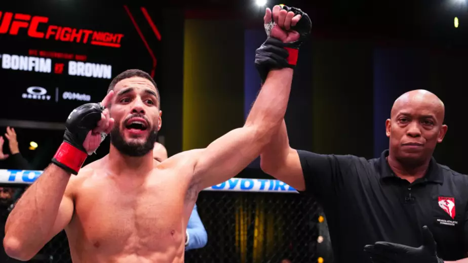 Главный бой турнира UFC завершился нокаутом в полусреднем весе