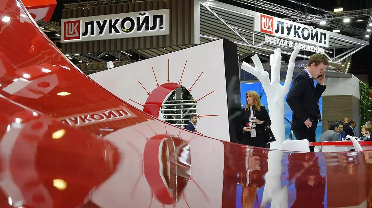 Болгария и Румыния ищут пути обхода санкций США против НПЗ "Лукойла"