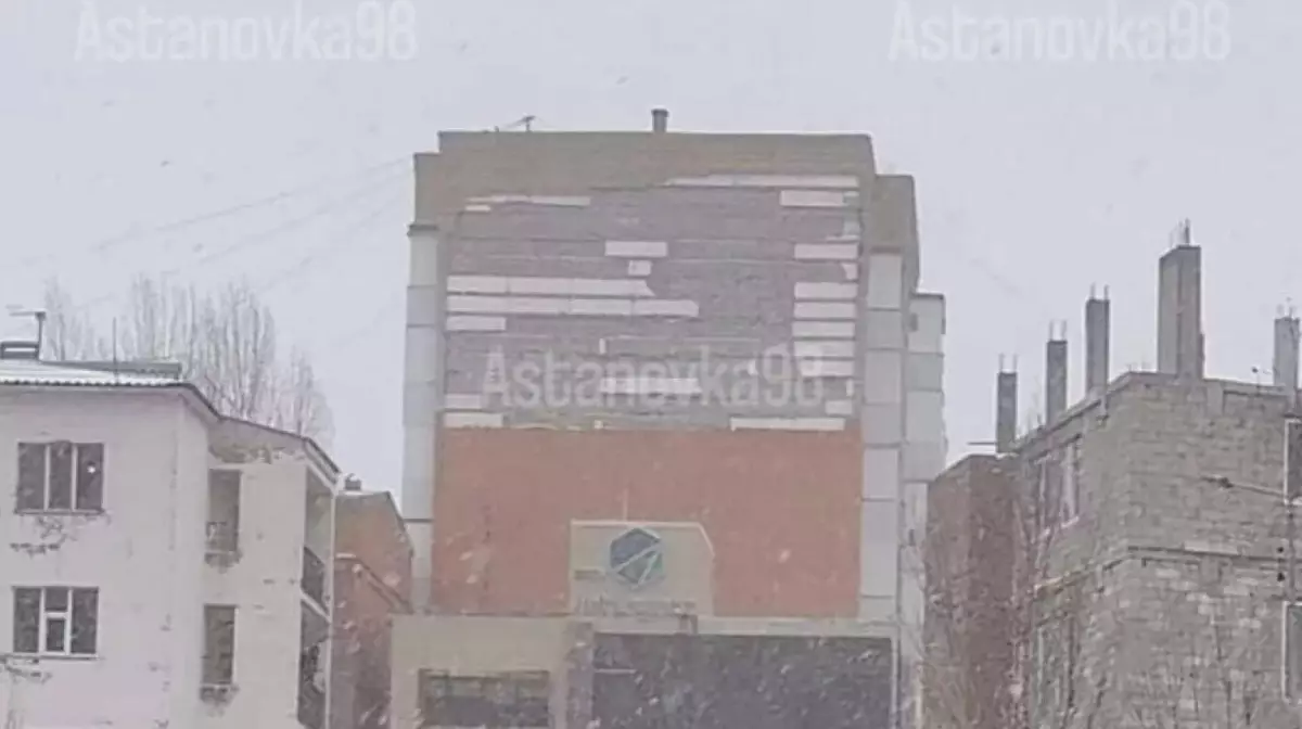 В Астане обрушился фасад дома: один человек в критическом состоянии