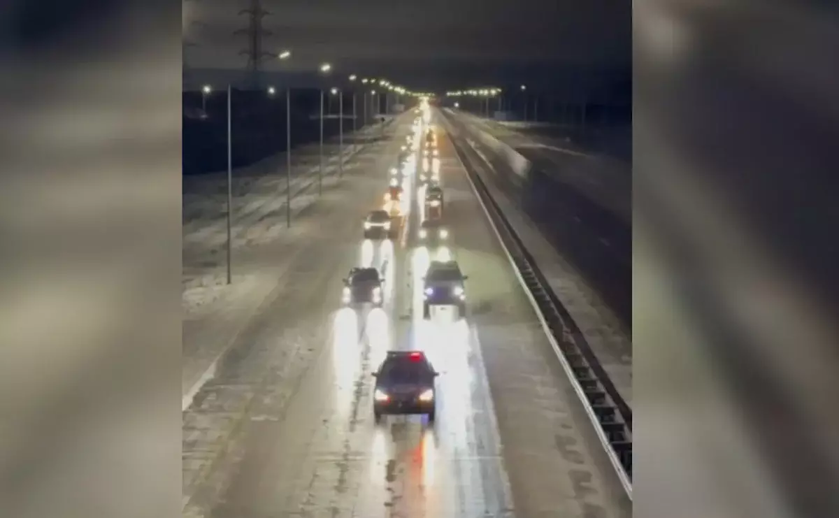 Ақмола облысында полиция мыңнан астам көлікті қарлы бұрқасыннан алып шықты