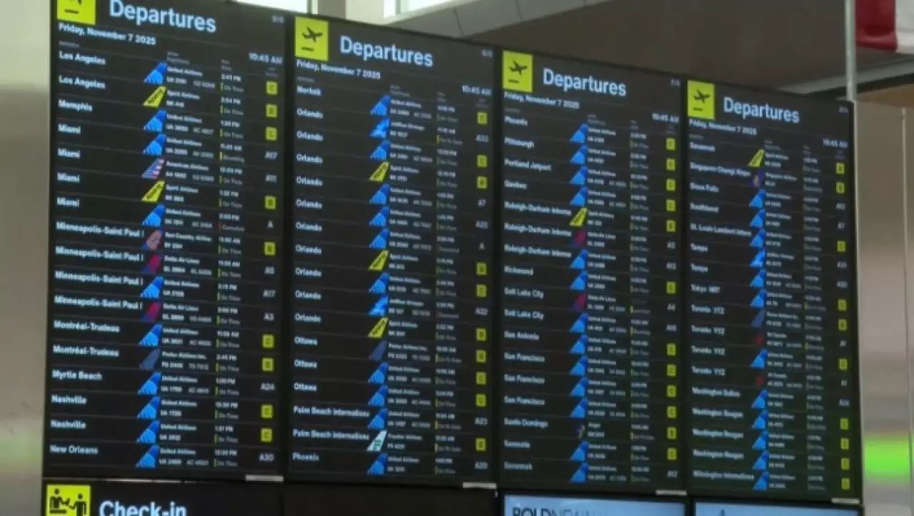 Сотни авиарейсов отменили в США из-за шатдауна