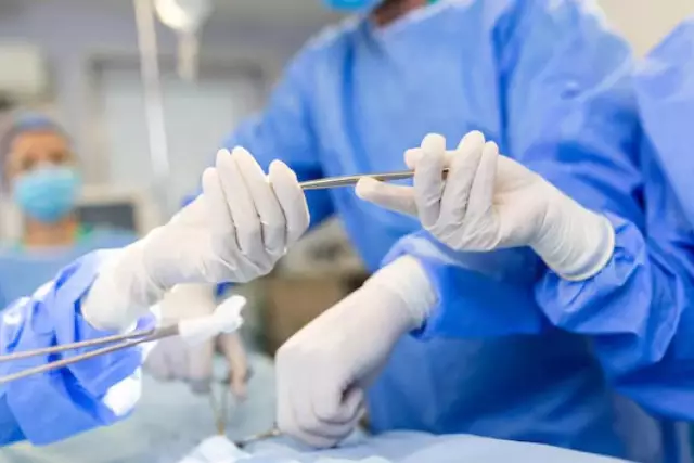 Астанада тұрғын үйдің қасбеті құлап, фельдшер өте ауыр жарақат алды