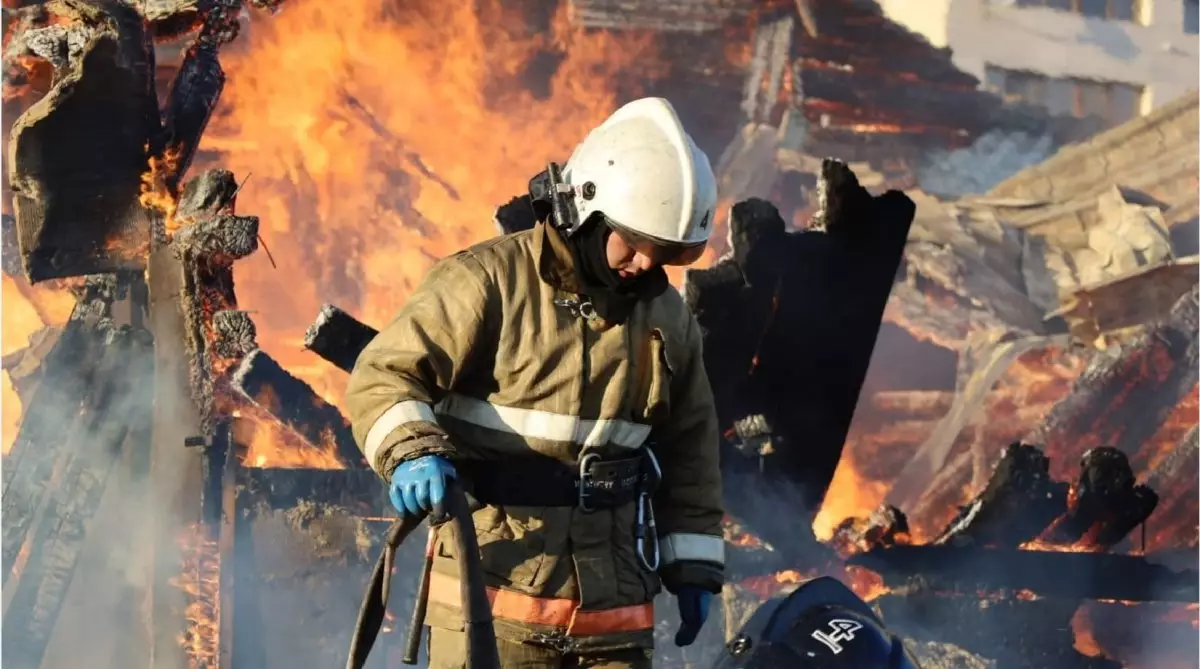 В Алматы загорелся детский дом