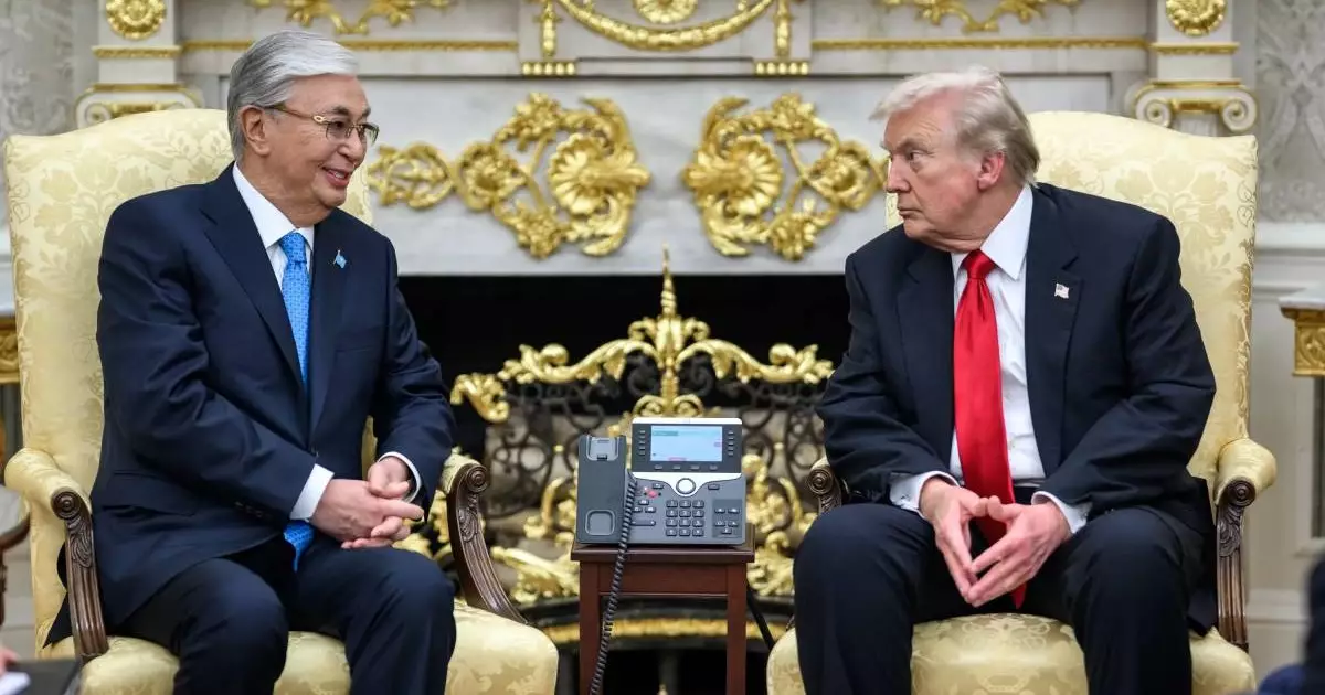  Трамп пен Тоқаевтың кездесуі. Ақ үйден жеткен суреттер (ФОТО) 