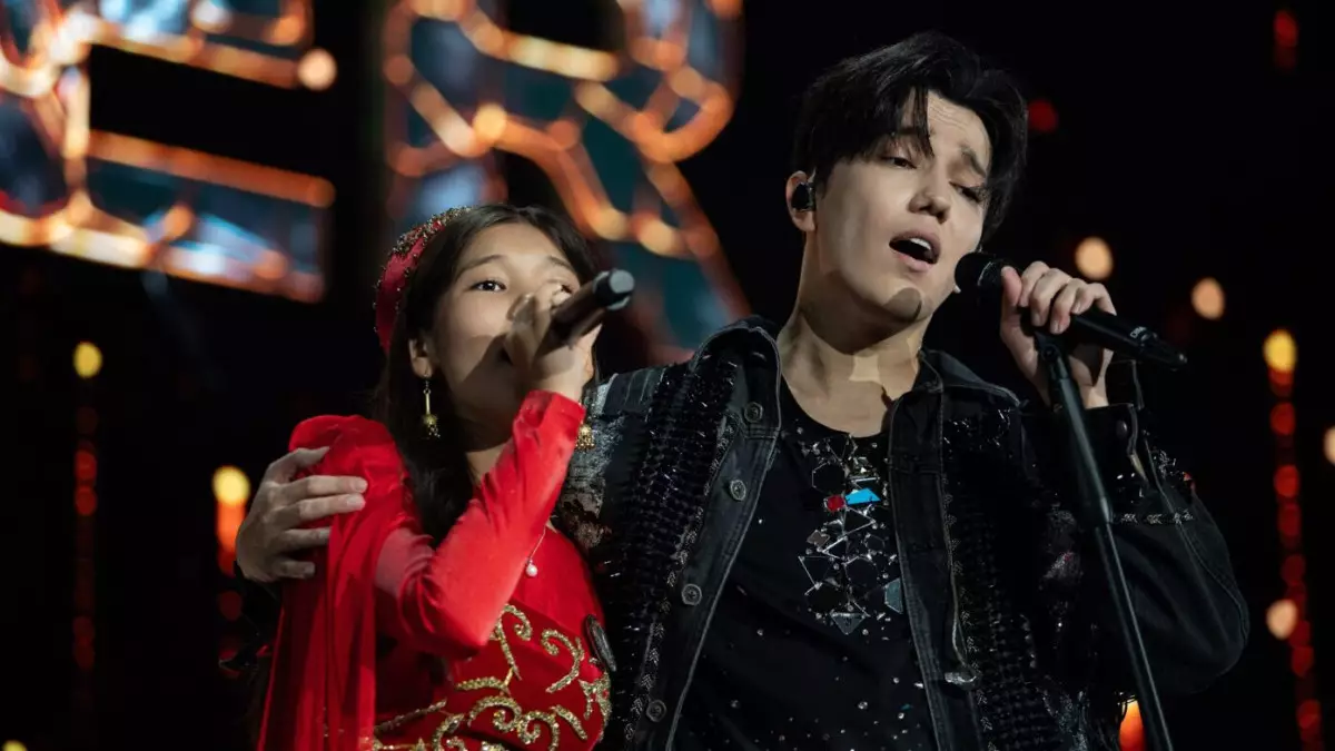 «Армандар орындалады»: Димаштың концертінде жас қазақстандық әнші өнер көрсетті