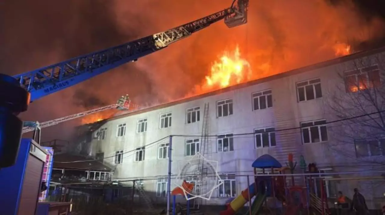 Здание детского дома горит в Алматы