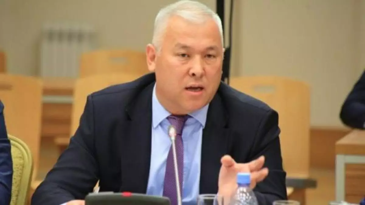 «Бұл үлкен жеңіс»: Депутат Әбенов құрылыстың кепілдік мерзімі 2 жылдан 10 жылға дейін ұлғайғанын айтты