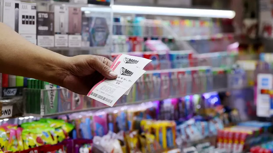 Джекпот Mega Millions вырос до 900 миллионов долларов.