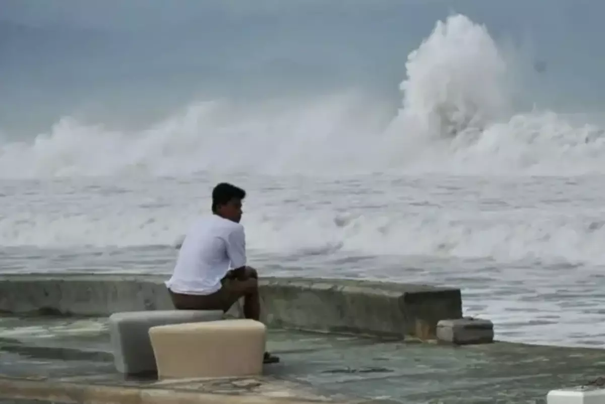Филиппины готовятся к "супертайфуну": эвакуированы почти миллион человек