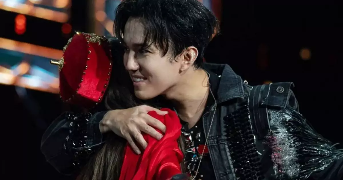  Димаш Барселонадағы концертіне қазақ көйлегін киіп келген жас қыздың арманын орындады 