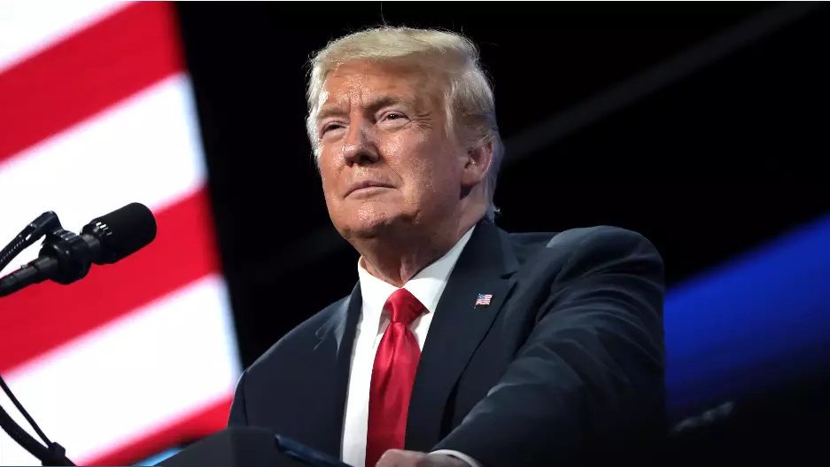 Трамп әрбір америкалыққа 2000 доллардан төлеуге уәде берді