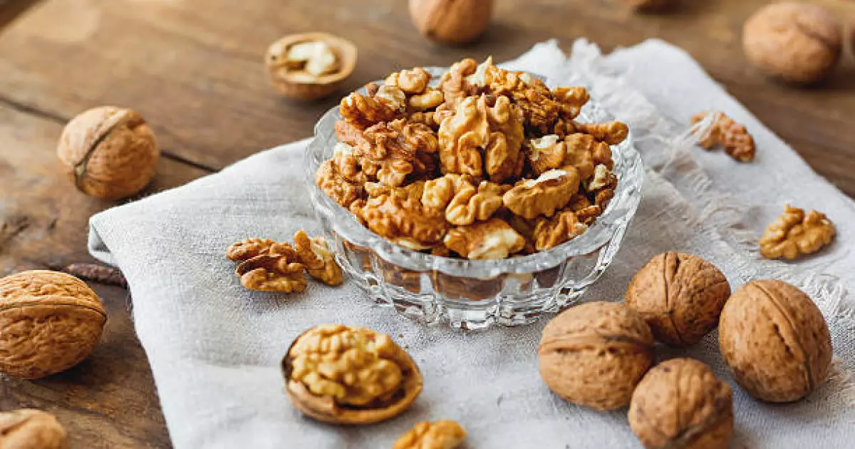   Грек жаңғағының адам ағзасына қандай зияны бар?   