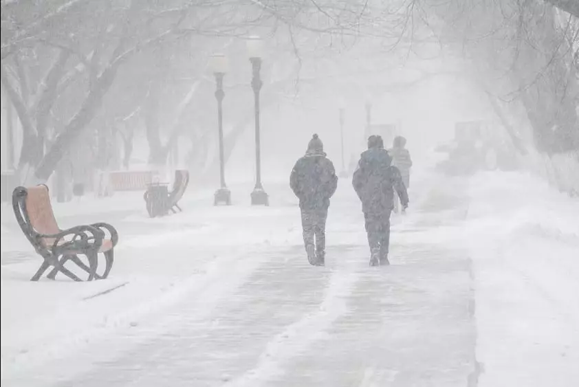 Метель и гололед: синоптики объявили штормовое предупреждение в Казахстане