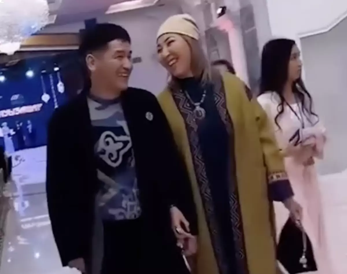 «Қарасаң көз тоймайды»: Көпшілік Жеңіс Ысқақованың күйеуіне деген махаббатына сүйсінді 