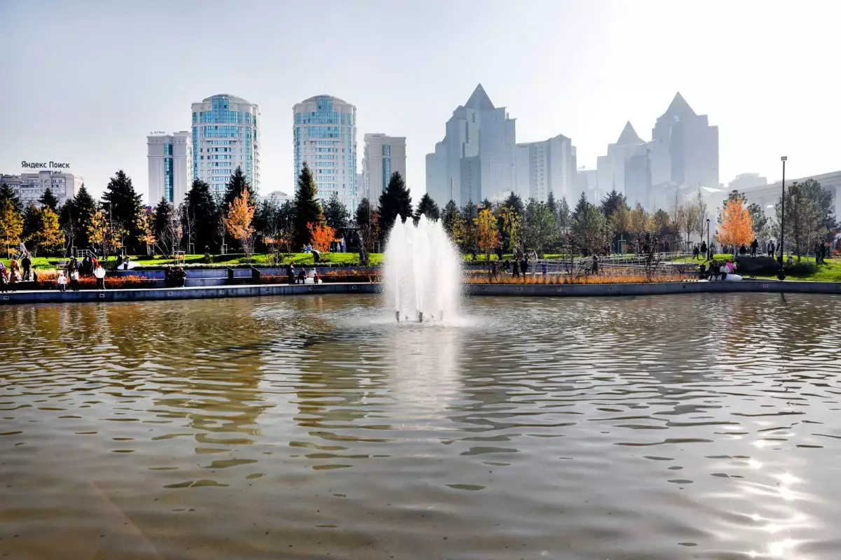 Алматыда Назарбаев даңғылы бойында жаңа сквер ашылды