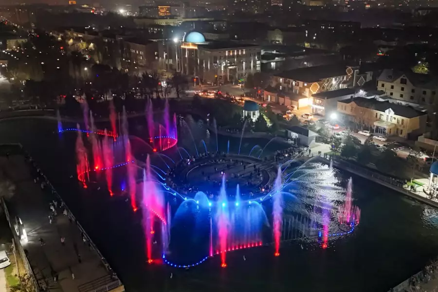 Шымкентте заманауи музыкалы-лазерлі субұрқақ іске қосылды