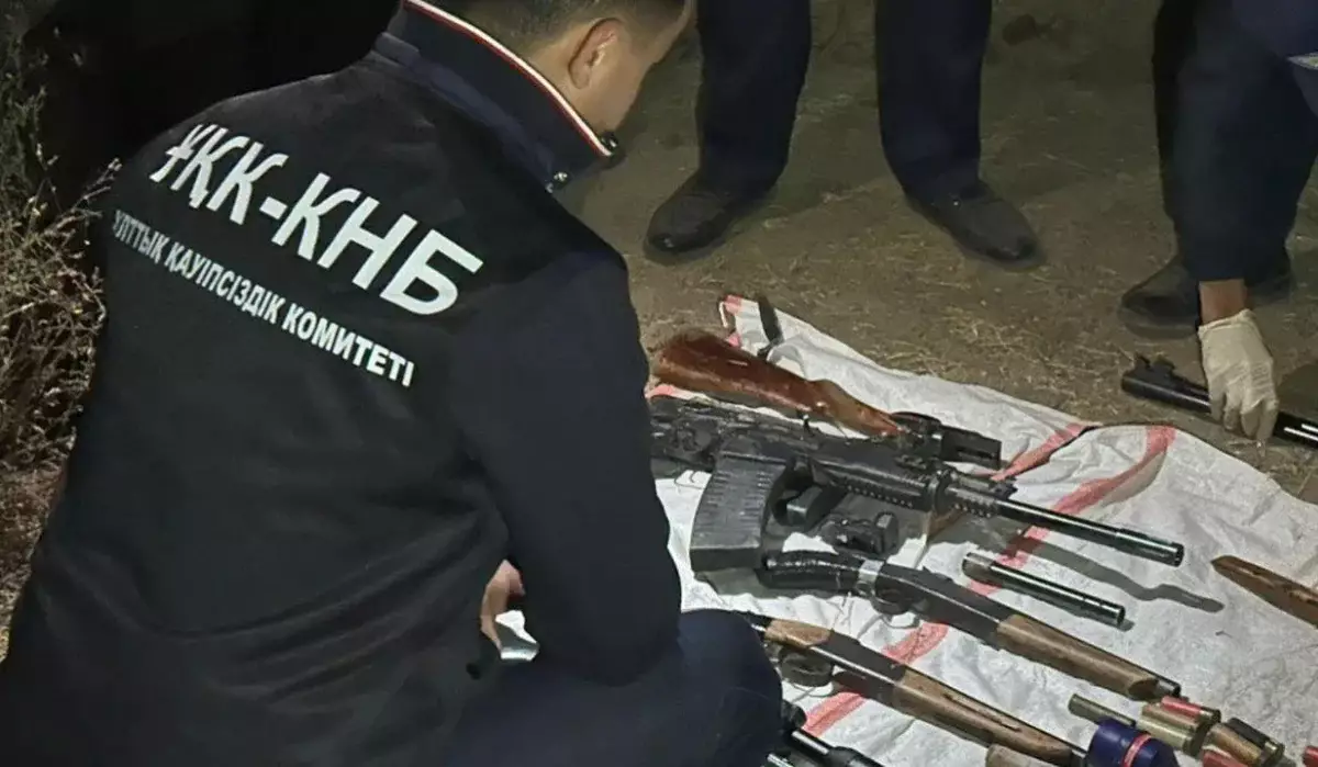 Калашников, тапанша, граната: ҰҚК заңсыз қару айналымына тосқауыл қойды