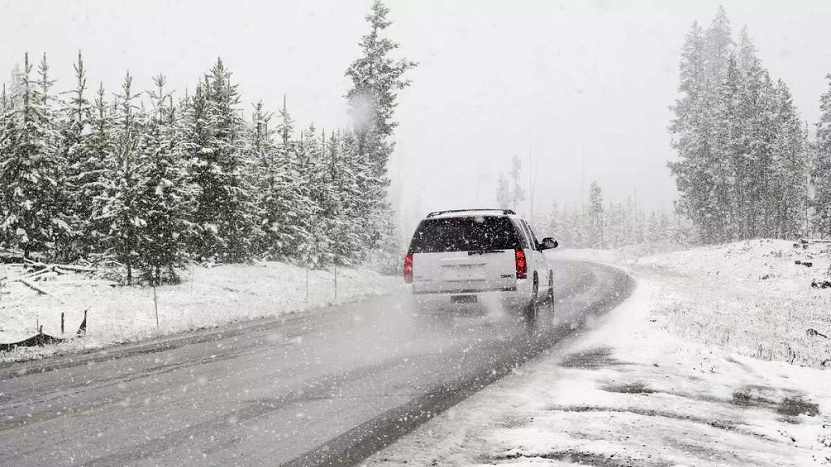 Қар аралас жаңбыр мен қар: Жүргізушілерге жолда абай болу ескертілді