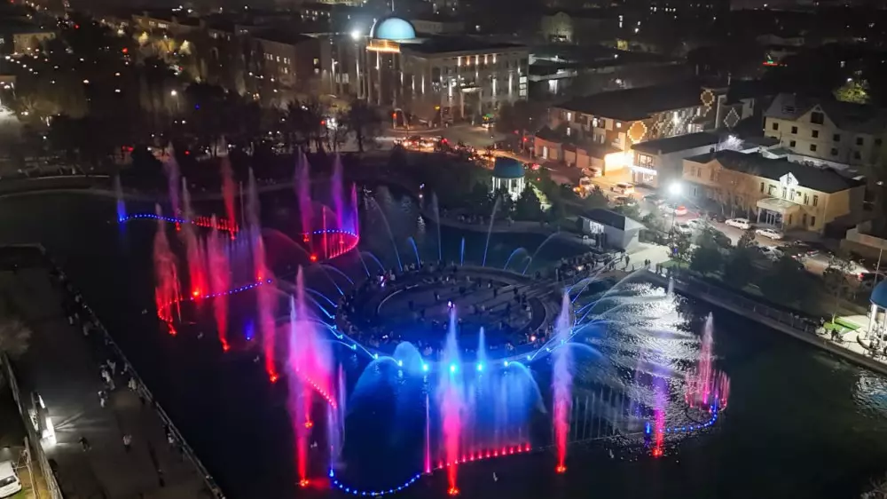 В Шымкенте запустили первый музыкально-огненный фонтан