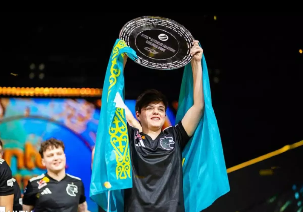 Казахстанский киберспортсмен взял MVP на чемпионате с призовым 1 млн долларов