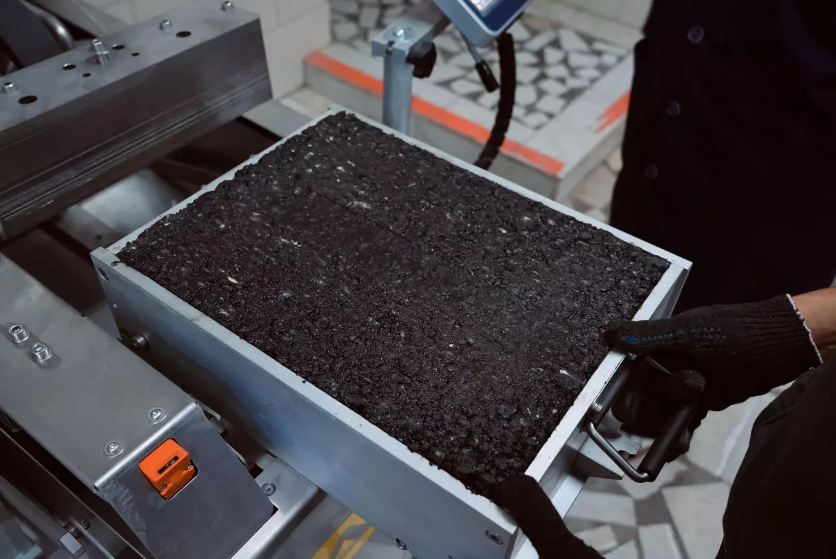 В Казахстане предложили перерабатывать старый асфальт для новых дорог